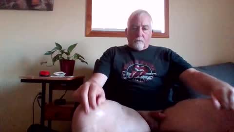 Snapshot of newhallboxer chatting on 03/19/26, 11:09 newhallboxer online show from 03/19/26, 11:09