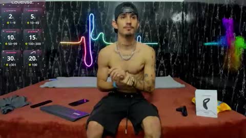 Snapshot of nextboywell1 chatting on 12/22/25, 03:58 Yeison online show from 12/22/25, 03:58