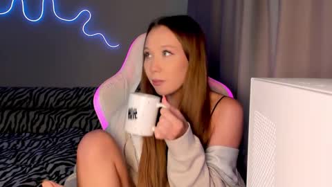 Mina online show from 09/19/25, 02:18