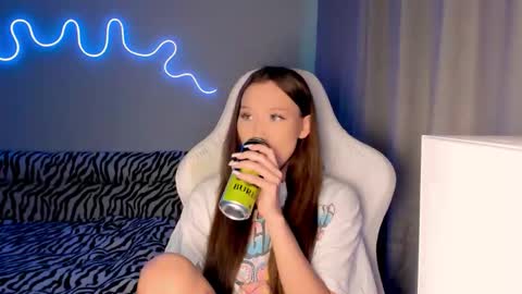 Mina online show from 10/27/25, 12:53