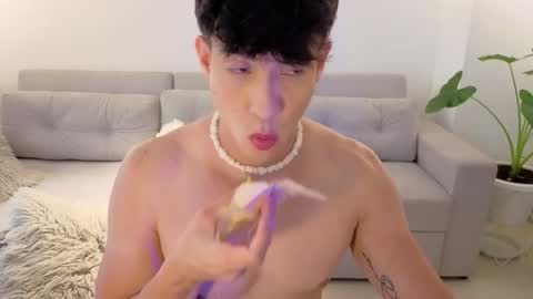   online show from 05/08/26, 07:52