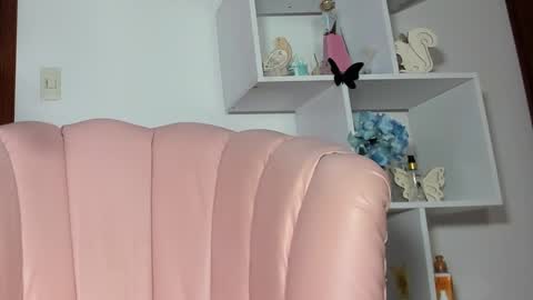  Angie   Instagram  angie julianac add me online show from 02/13/25, 10:54