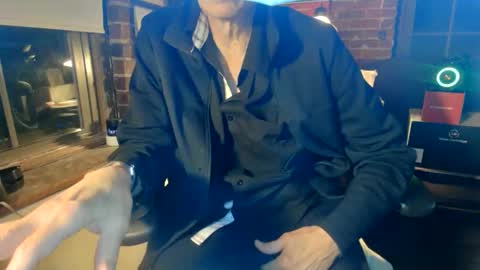 Snapshot of nfgwholoves2cum chatting on 01/15/26, 03:33 NFG Nice Friendly Guy Dick online show from 01/15/26, 03:33