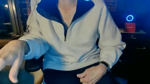 Snapshot of nfgwholoves2cum chatting on 01/18/26, 11:52 NFG Nice Friendly Guy Dick online show from 01/18/26, 11:52