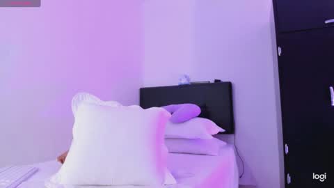 nia_16 online show from 01/30/25, 06:21