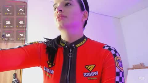 nia_16 online show from 10/28/25, 10:45