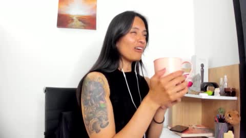 Snapshot of nia__white chatting on 01/15/26, 11:19 laura online show from 01/15/26, 11:19