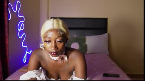 Snapshot of nia_bell chatting on 02/22/26, 04:02 kikiNiaAria online show from 02/22/26, 04:02
