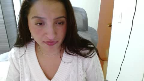Snapshot of nia_cop chatting on 12/18/25, 04:07 Dani online show from 12/18/25, 04:07