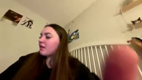 Snapshot of niaelsien chatting on 12/02/25, 06:19 Nia online show from 12/02/25, 06:19