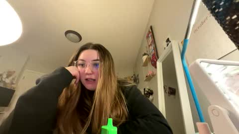 Snapshot of niaelsien chatting on 12/03/25, 06:10 Nia online show from 12/03/25, 06:10