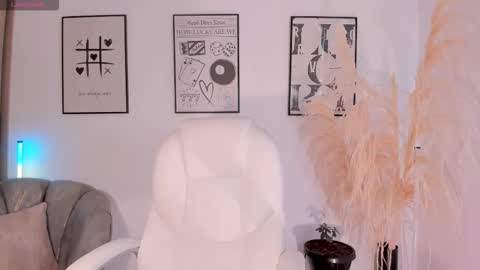 Nia online show from 11/10/25, 12:48