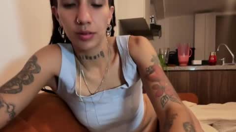 Snapshot of niahhierodula chatting on 05/20/26, 12:06 niah online show from 05/20/26, 12:06