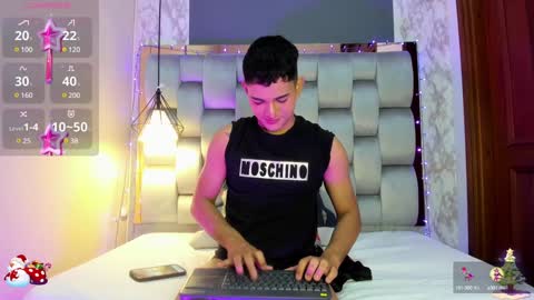 Snapshot of niall_falcon chatting on 12/13/24, 01:22 Niall  online show from 12/13/24, 01:22