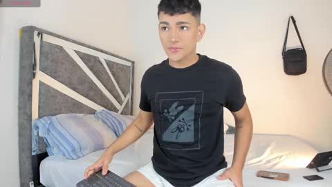 Snapshot of niall_falcon chatting on 09/30/25, 12:43 Niall  online show from 09/30/25, 12:43