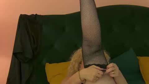 Snapshot of niamalkova chatting on 11/04/25, 06:51 Nia MILF GRANNY MATURE online show from 11/04/25, 06:51