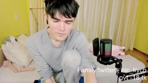 Snapshot of nic_ky chatting on 12/18/24, 04:06 Nick PVT is open FanslyTwitter - Nic kycb online show from 12/18/24, 04:06