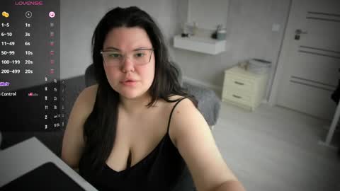 Snapshot of nicara_ chatting on 03/26/26, 10:43 nicara_ online show from 03/26/26, 10:43