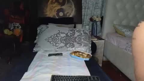 Snapshot of nicckah_ chatting on 11/04/25, 07:57 Lilly online show from 11/04/25, 07:57