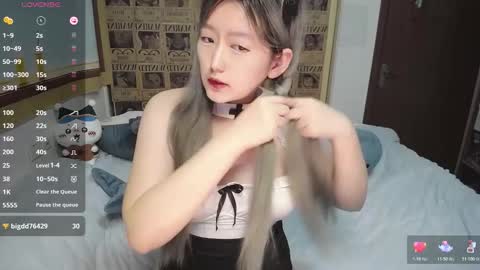 Snapshot of nice_belle chatting on 12/17/25, 01:44 Belle online show from 12/17/25, 01:44