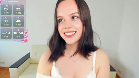 Snapshot of nice_kisss chatting on 01/05/25, 08:43 Alice online show from 01/05/25, 08:43