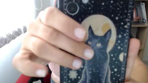 sara online show from 10/08/25, 01:31