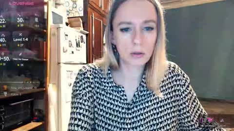 Snapshot of nicekat chatting on 11/05/25, 06:30 Kathrine online show from 11/05/25, 06:30