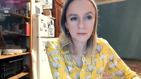 Snapshot of nicekat chatting on 11/12/25, 08:08 Kathrine online show from 11/12/25, 08:08