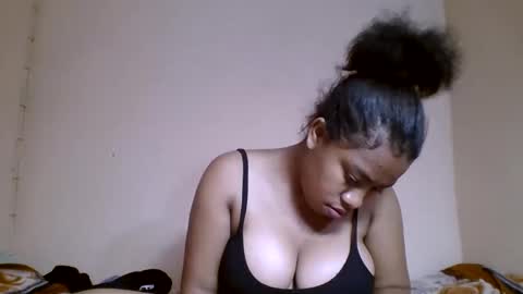 Snapshot of nicelly01 chatting on 05/24/26, 06:13 nicelly01 online show from 05/24/26, 06:13