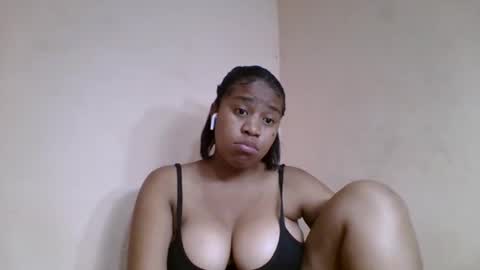 Snapshot of nicelly01 chatting on 06/11/26, 06:50 nicelly01 online show from 06/11/26, 06:50