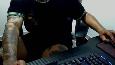 Snapshot of nicepussyandcock chatting on 10/07/25, 01:14 Camila And Steeven online show from 10/07/25, 01:14