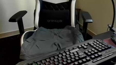 Snapshot of nicepussyandcock chatting on 10/18/25, 07:03 Camila And Steeven online show from 10/18/25, 07:03