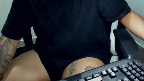 Snapshot of nicepussyandcock chatting on 10/24/25, 02:08 Camila And Steeven online show from 10/24/25, 02:08