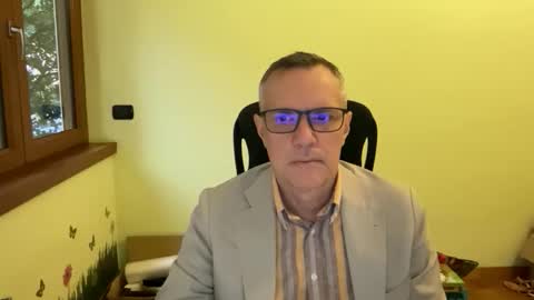 Snapshot of niceshy_71 chatting on 10/17/25, 04:20 Andrew online show from 10/17/25, 04:20