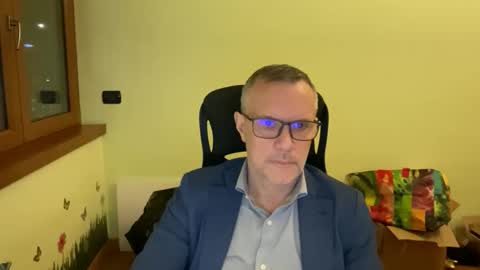 Snapshot of niceshy_71 chatting on 12/04/25, 06:27 Andrew online show from 12/04/25, 06:27