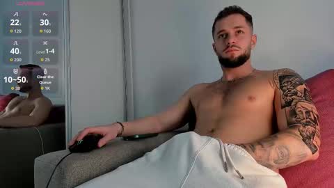 Snapshot of nicholassx chatting on 11/17/25, 01:28 Nicholassx online show from 11/17/25, 01:28