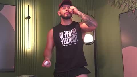 Snapshot of nick_vans chatting on 09/22/25, 10:23 Jhohan online show from 09/22/25, 10:23