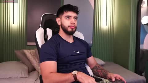 Snapshot of nick_vans chatting on 10/07/25, 12:24 Jhohan online show from 10/07/25, 12:24