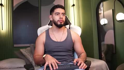 Snapshot of nick_vans chatting on 10/15/25, 12:27 Jhohan online show from 10/15/25, 12:27