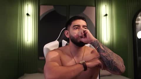 Snapshot of nick_vans chatting on 10/16/25, 12:39 Jhohan online show from 10/16/25, 12:39