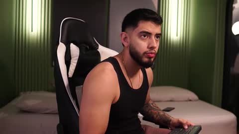 Snapshot of nick_vans chatting on 10/17/25, 12:19 Jhohan online show from 10/17/25, 12:19