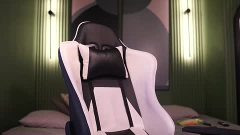 Snapshot of nick_vans chatting on 10/26/25, 01:28 Jhohan online show from 10/26/25, 01:28