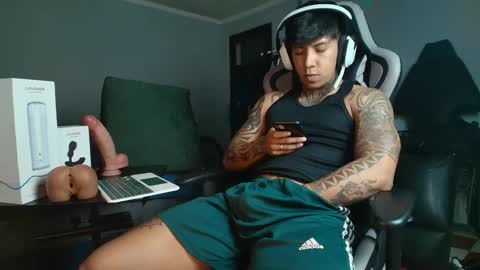 Nickhot0609 online show from 09/19/25, 01:51