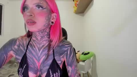 Snapshot of nicki_1 chatting on 07/05/26, 03:13 Help me reach 100 thumbs up online show from 07/05/26, 03:13