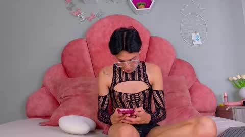 NICKI FOX  online show from 09/10/25, 02:55
