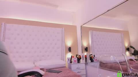 Snapshot of nickky_thompson chatting on 12/17/25, 01:17 nickky online show from 12/17/25, 01:17