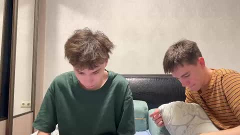 Snapshot of nickoxide chatting on 10/22/25, 04:29 nickoxide online show from 10/22/25, 04:29