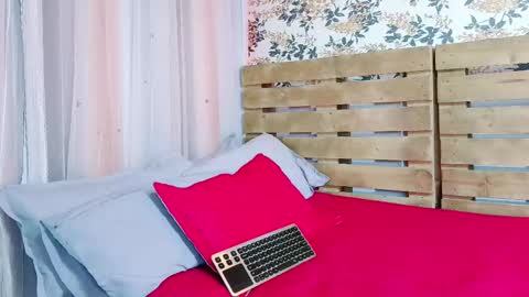 nicky_oli online show from 01/31/25, 03:44