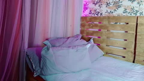 nicky_oli online show from 02/04/25, 01:16