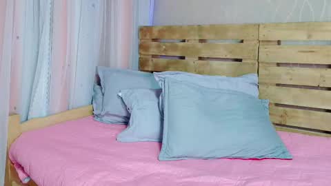 nicky_oli online show from 02/06/25, 07:29